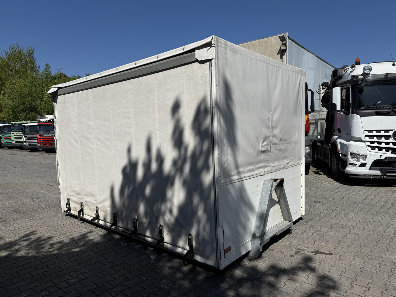 Plane/ Mulde/ Container Ex- Rotes Kreuz - Contentor ampliroll: foto 4 Plane/ Mulde/ Container Ex- Rotes Kreuz - Contentor ampliroll: foto 4