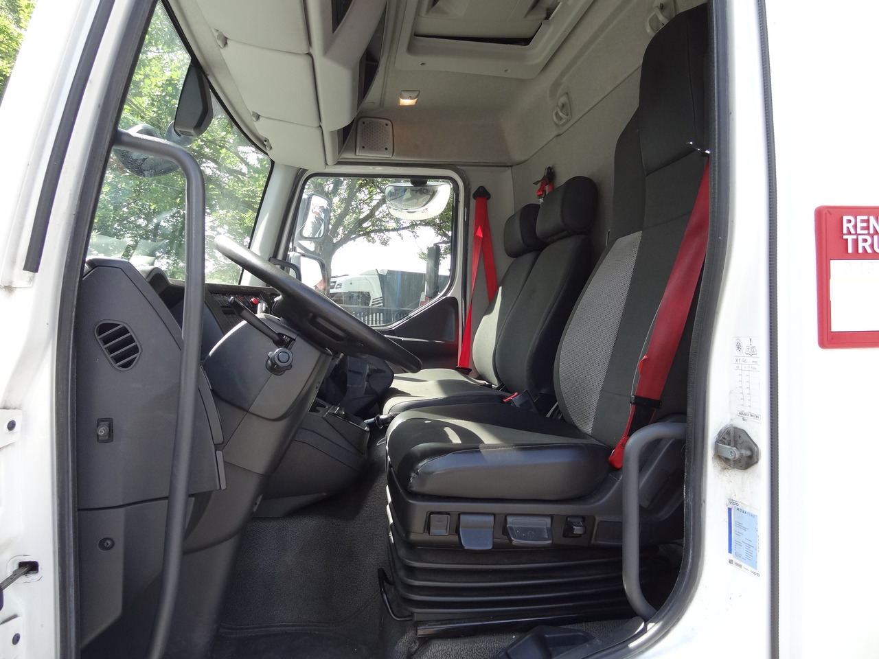 Renault D10.210 7m Koffer - Caminhão furgão: foto 4 Renault D10.210 7m Koffer - Caminhão furgão: foto 4