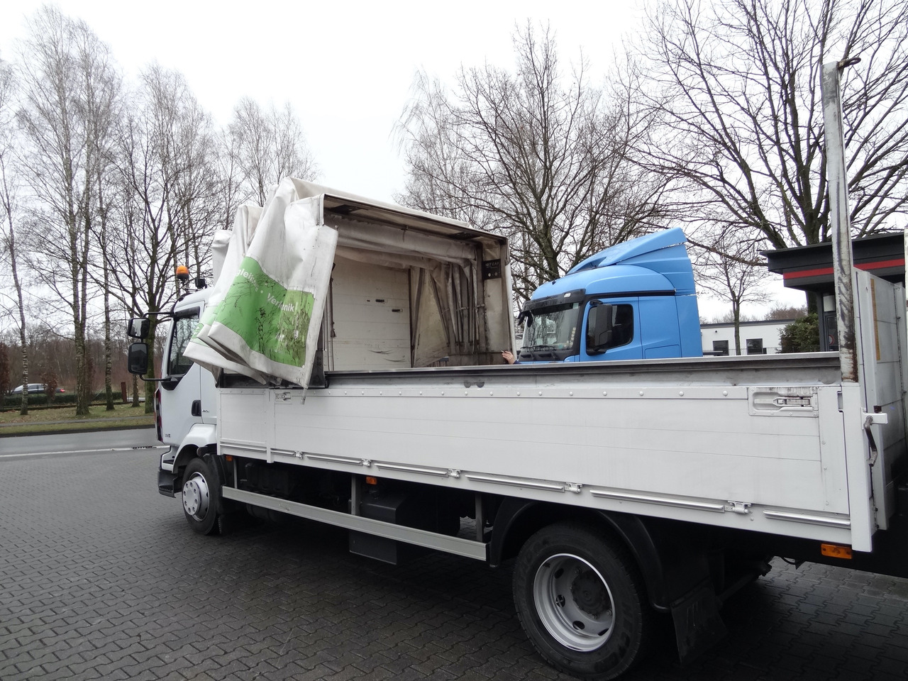 Renault Midlum 300.12 Fassi F80 - Camião de caixa aberta/ Plataforma, Caminhão grua: foto 3 Renault Midlum 300.12 Fassi F80 - Camião de caixa aberta/ Plataforma, Caminhão grua: foto 3