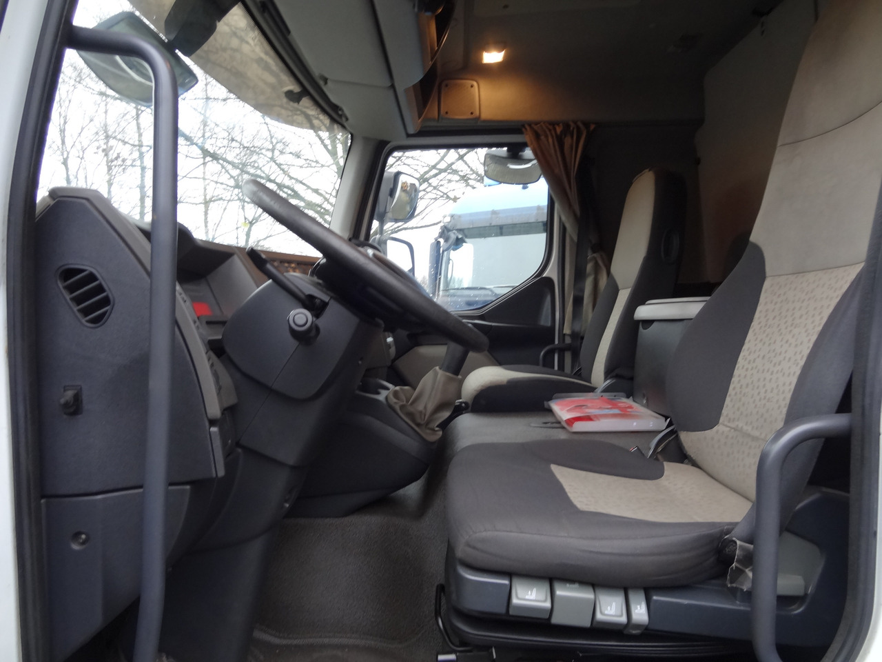 Renault Midlum 300.12 Fassi F80 - Caminhão grua, Camião de caixa aberta/ Plataforma: foto 5 Renault Midlum 300.12 Fassi F80 - Caminhão grua, Camião de caixa aberta/ Plataforma: foto 5