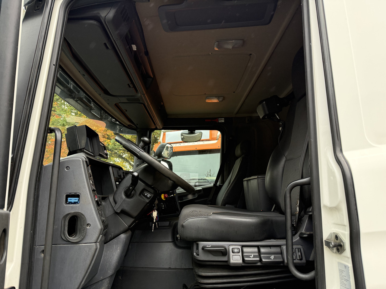 Scania P280 6X2*4 - Caminhão chassi: foto 3 Scania P280 6X2*4 - Caminhão chassi: foto 3