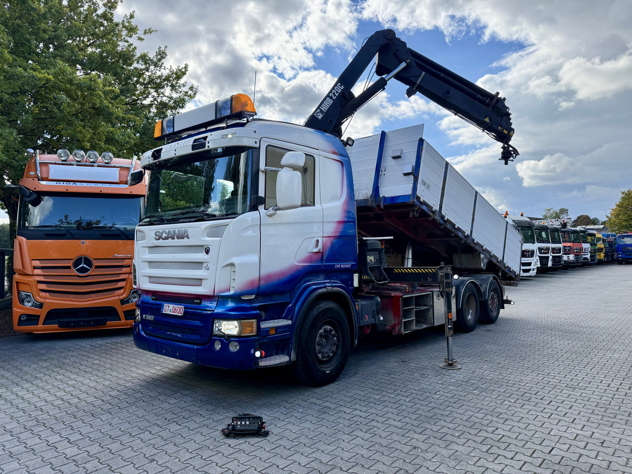 Scania R380 6X2*4 Kipper mit Kran HIAB 220 - Caminhão basculante, Caminhão grua: foto 1 Scania R380 6X2*4 Kipper mit Kran HIAB 220 - Caminhão basculante, Caminhão grua: foto 1