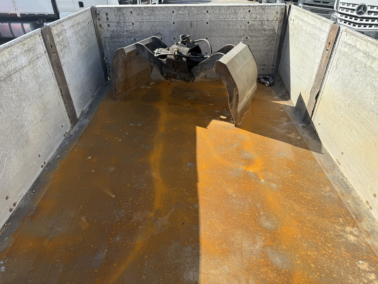 Scania R380 6X2*4 Kipper mit Kran HIAB 220 - Caminhão basculante, Caminhão grua: foto 2 Scania R380 6X2*4 Kipper mit Kran HIAB 220 - Caminhão basculante, Caminhão grua: foto 2