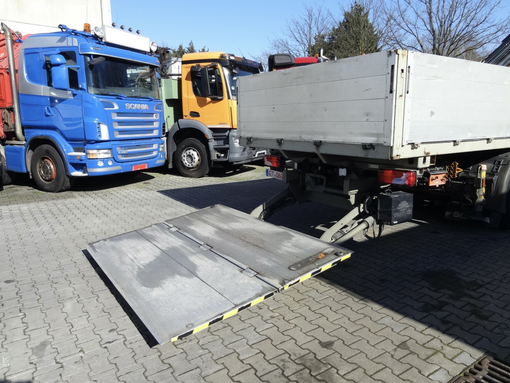Scania R440 6X2*4 Kran HMF 3000 bis 30 Meter - Caminhão grua, Camião de caixa aberta/ Plataforma: foto 4 Scania R440 6X2*4 Kran HMF 3000 bis 30 Meter - Caminhão grua, Camião de caixa aberta/ Plataforma: foto 4