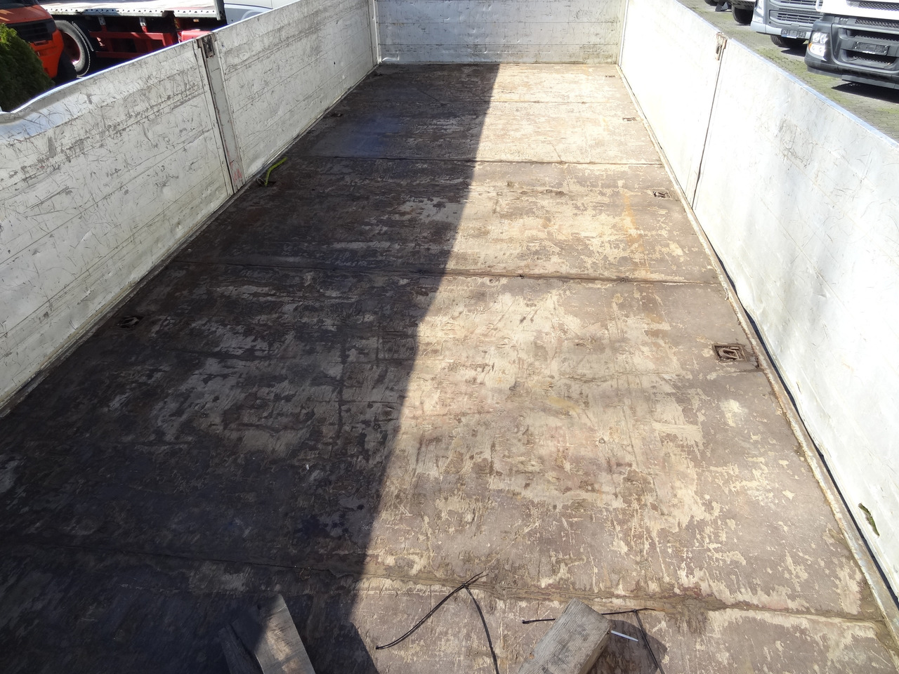 Scania R440 6X2*4 Kran HMF 3000 bis 30 Meter - Caminhão grua, Camião de caixa aberta/ Plataforma: foto 3 Scania R440 6X2*4 Kran HMF 3000 bis 30 Meter - Caminhão grua, Camião de caixa aberta/ Plataforma: foto 3