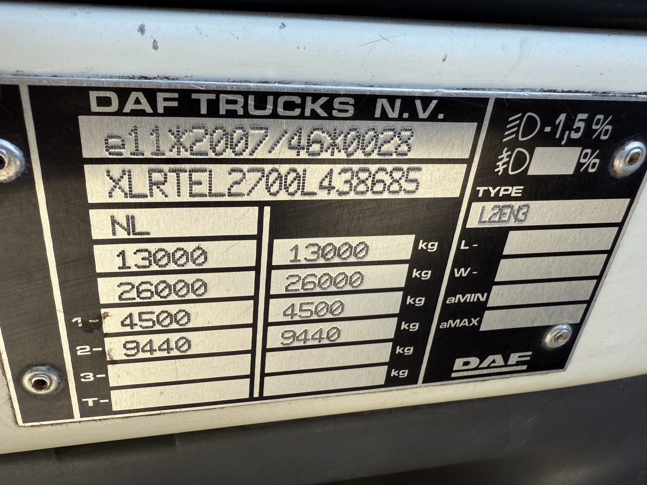 Tractor Daf LF 220.13 Kran Hiab 111 E-3 HiDuo: foto 5 Tractor Daf LF 220.13 Kran Hiab 111 E-3 HiDuo: foto 5