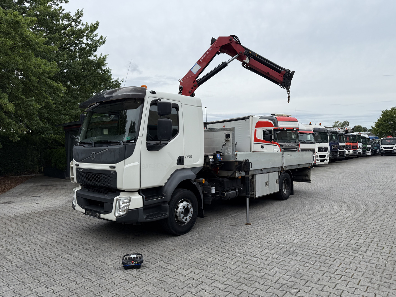 Volvo FL250.16 HMF 875 K3 - Caminhão grua: foto 1 Volvo FL250.16 HMF 875 K3 - Caminhão grua: foto 1