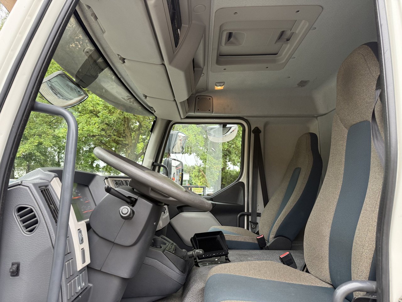 Volvo FL250.16 HMF 875 K3 - Caminhão grua: foto 4 Volvo FL250.16 HMF 875 K3 - Caminhão grua: foto 4