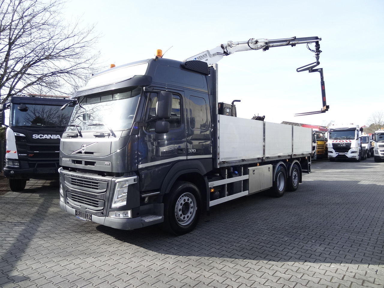 Volvo FM370 6X2*4 Kennis K14 Kran - Camião de caixa aberta/ Plataforma, Caminhão grua: foto 1 Volvo FM370 6X2*4 Kennis K14 Kran - Camião de caixa aberta/ Plataforma, Caminhão grua: foto 1