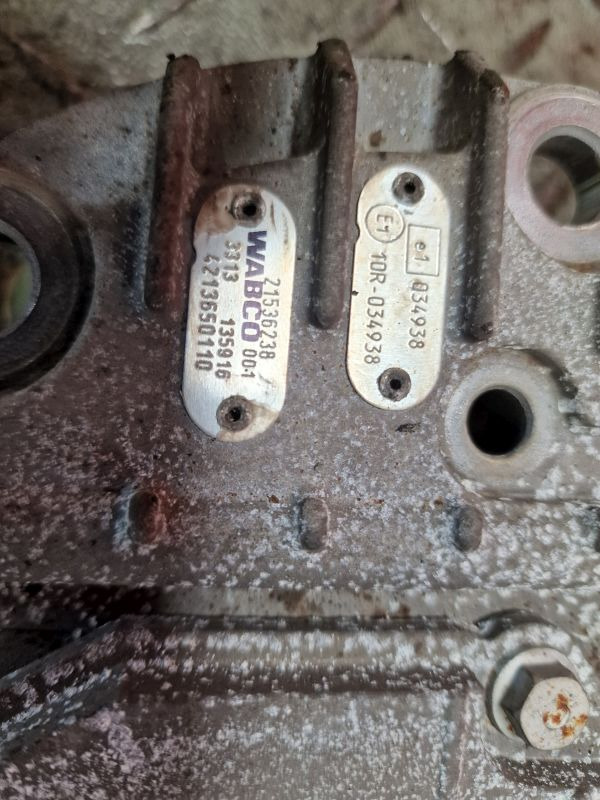 Volvo AT2612D Gearbox ECU Gearbox - Caixa de câmbio: foto 3 Volvo AT2612D Gearbox ECU Gearbox - Caixa de câmbio: foto 3