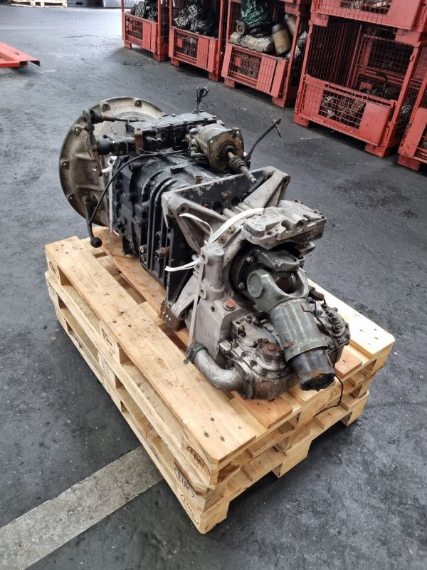 ZF 6S85 with voith Retarder Gearbox - Caixa de câmbio: foto 4 ZF 6S85 with voith Retarder Gearbox - Caixa de câmbio: foto 4