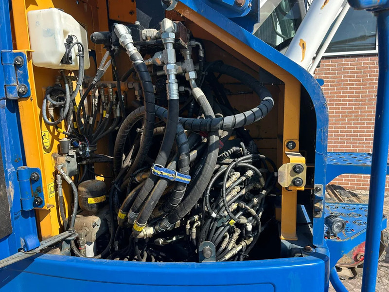 Escavadora de rastos Hyundai ROBEX145LCR-9A: foto 9