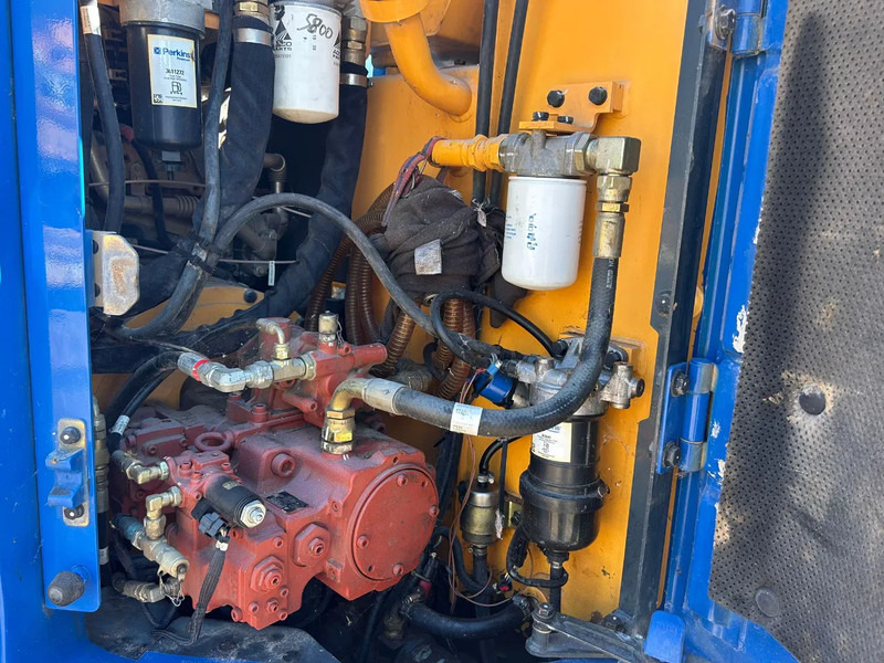 Escavadora de rastos Hyundai ROBEX145LCR-9A: foto 6