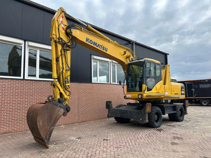 Komatsu PW200 - Escavadeira de rodas: foto 1 Komatsu PW200 - Escavadeira de rodas: foto 1