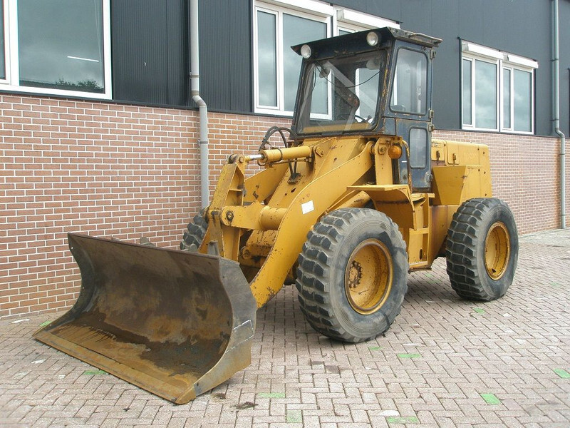 Komatsu W40-2 - Carregadeira de rodas: foto 1 Komatsu W40-2 - Carregadeira de rodas: foto 1