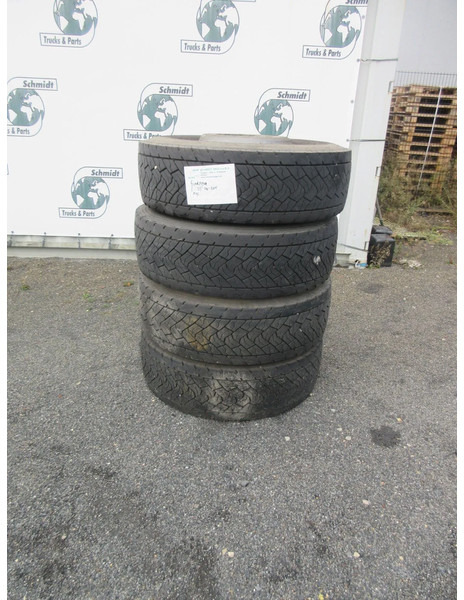 Goodyear 315/ 70 / 22.5 VIER ACHTERBANDEN M+S STAALWIEL PROFIEL 75% - Pneu de Caminhão: foto 3 Goodyear 315/ 70 / 22.5 VIER ACHTERBANDEN M+S STAALWIEL PROFIEL 75% - Pneu de Caminhão: foto 3