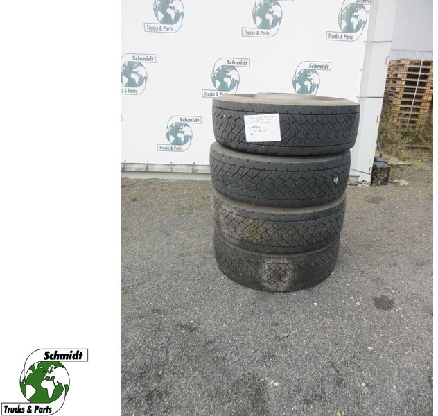 Goodyear 315/ 70 / 22.5 VIER ACHTERBANDEN M+S STAALWIEL PROFIEL 75% - Pneu de Caminhão: foto 1 Goodyear 315/ 70 / 22.5 VIER ACHTERBANDEN M+S STAALWIEL PROFIEL 75% - Pneu de Caminhão: foto 1