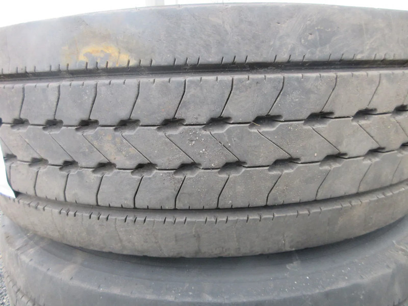 Goodyear 315 / 70 / 22.5 VOORBANDEN MET STAAL WIEL PROFIEL 90% - Pneu de Caminhão: foto 4 Goodyear 315 / 70 / 22.5 VOORBANDEN MET STAAL WIEL PROFIEL 90% - Pneu de Caminhão: foto 4