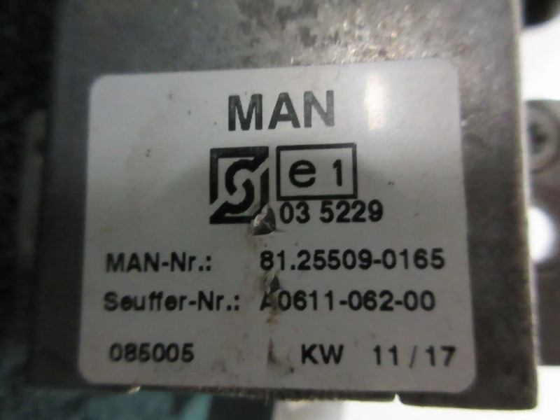 MAN 81.25509-0170 // 81.25509-0165 KOLOM SCHAKELAAR MAN TGX TGS EURO 6 - Sistema elétrico de Caminhão: foto 3 MAN 81.25509-0170 // 81.25509-0165 KOLOM SCHAKELAAR MAN TGX TGS EURO 6 - Sistema elétrico de Caminhão: foto 3