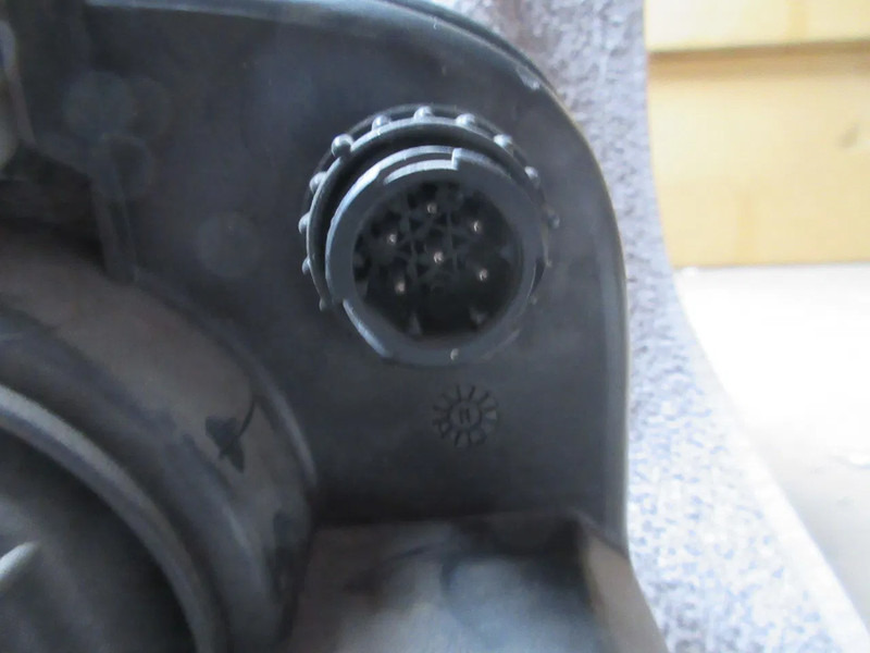 Mercedes-Benz A 973 820 24 61 KOPLAMP MERCEDES ATEGO EURO 5 LINKS - Farol dianteira de Caminhão: foto 5 Mercedes-Benz A 973 820 24 61 KOPLAMP MERCEDES ATEGO EURO 5 LINKS - Farol dianteira de Caminhão: foto 5