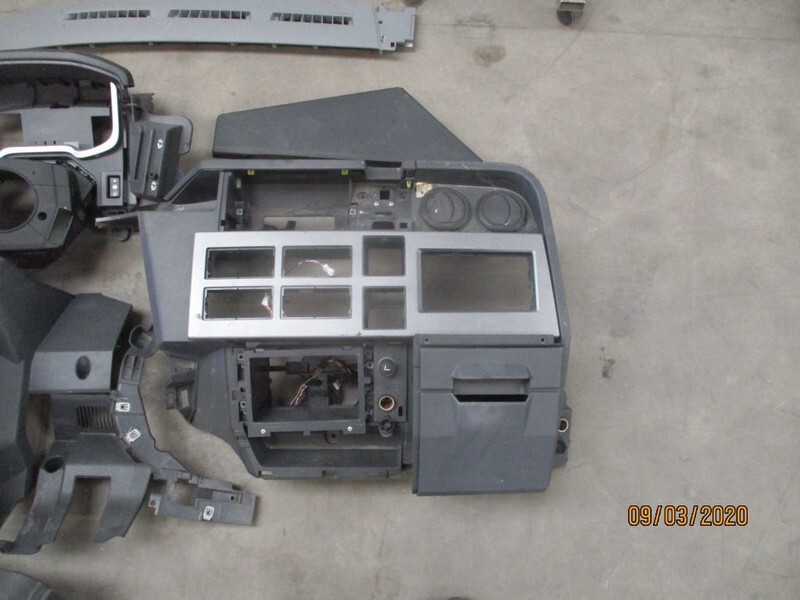 Renault T 460 DASBOARD DELEN - Painel de instrumentos de Caminhão: foto 2 Renault T 460 DASBOARD DELEN - Painel de instrumentos de Caminhão: foto 2
