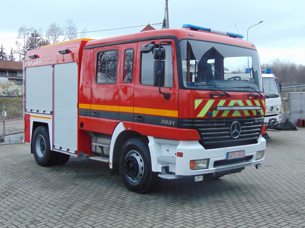 MERCEDES-BENZ Actros 2031 V8 GICAR - Carro de bombeiro: foto 2 MERCEDES-BENZ Actros 2031 V8 GICAR - Carro de bombeiro: foto 2