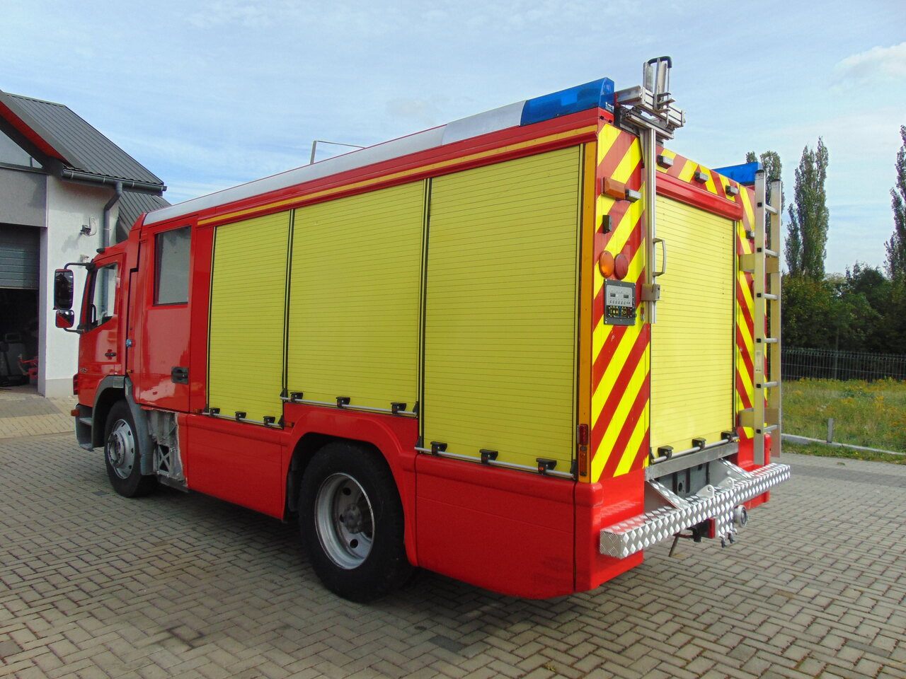 MERCEDES-BENZ Atego 1325F GIMAEX - Carro de bombeiro: foto 4 MERCEDES-BENZ Atego 1325F GIMAEX - Carro de bombeiro: foto 4