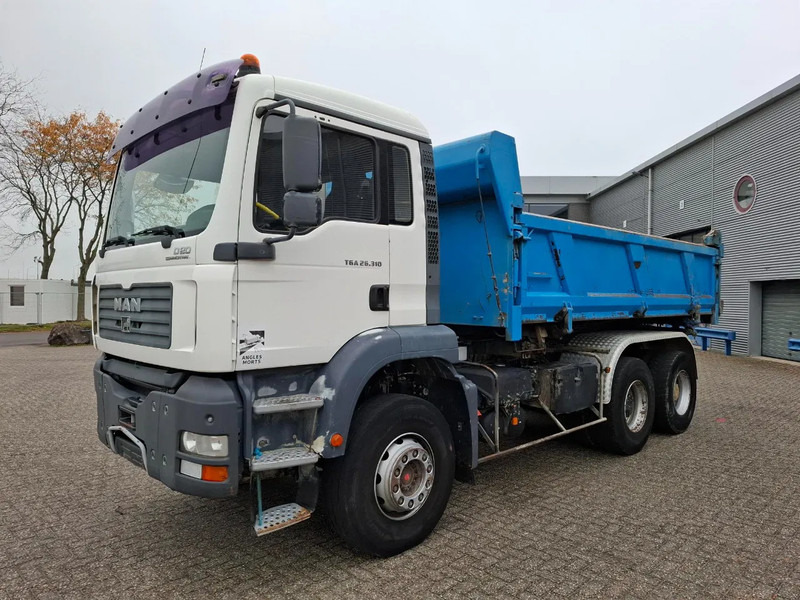 MAN TGA 26.310 / 6X4 / 2XBIG AXLE / 2SIDE TIPPER / ONLY:545423 KM / TUV:06-05-2026 / FULL-STEEL / AIRCO / MANUAL / EURO-4 / 2005 - Caminhão basculante: foto 3 MAN TGA 26.310 / 6X4 / 2XBIG AXLE / 2SIDE TIPPER / ONLY:545423 KM / TUV:06-05-2026 / FULL-STEEL / AIRCO / MANUAL / EURO-4 / 2005 - Caminhão basculante: foto 3
