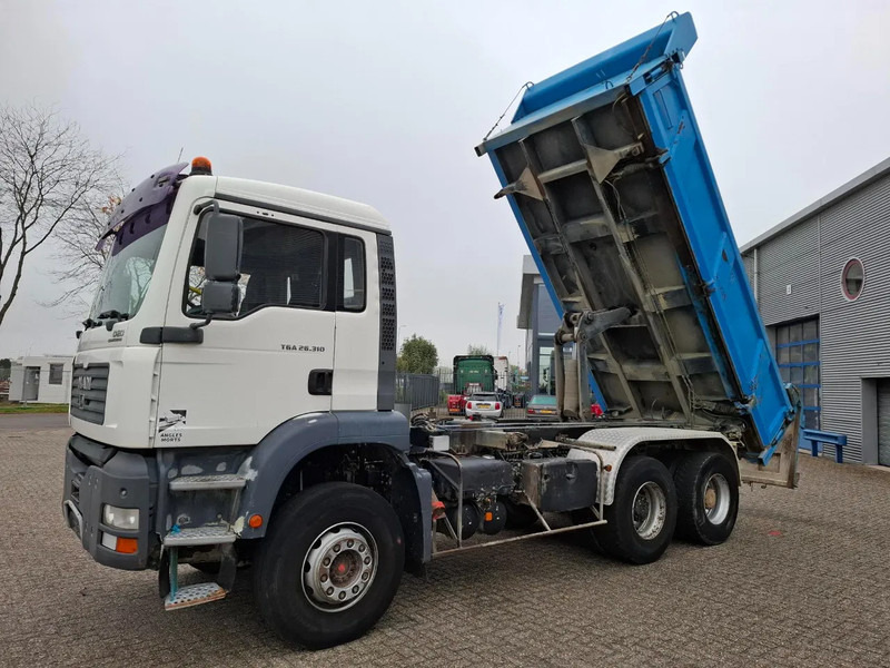 MAN TGA 26.310 / 6X4 / 2XBIG AXLE / 2SIDE TIPPER / ONLY:545423 KM / TUV:06-05-2026 / FULL-STEEL / AIRCO / MANUAL / EURO-4 / 2005 - Caminhão basculante: foto 1 MAN TGA 26.310 / 6X4 / 2XBIG AXLE / 2SIDE TIPPER / ONLY:545423 KM / TUV:06-05-2026 / FULL-STEEL / AIRCO / MANUAL / EURO-4 / 2005 - Caminhão basculante: foto 1