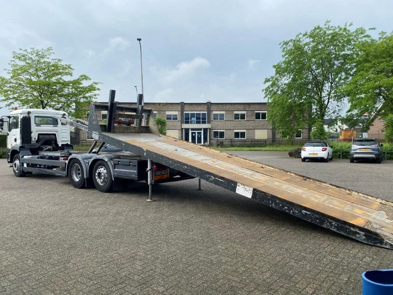 MAN TGA26.320 / SLIDING PLATEAU / WINCH / LIFT AXLE / MACHINE CARRIER / MANUAL / EURO-4 / 2007 - Camião de caixa aberta/ Plataforma: foto 5 MAN TGA26.320 / SLIDING PLATEAU / WINCH / LIFT AXLE / MACHINE CARRIER / MANUAL / EURO-4 / 2007 - Camião de caixa aberta/ Plataforma: foto 5