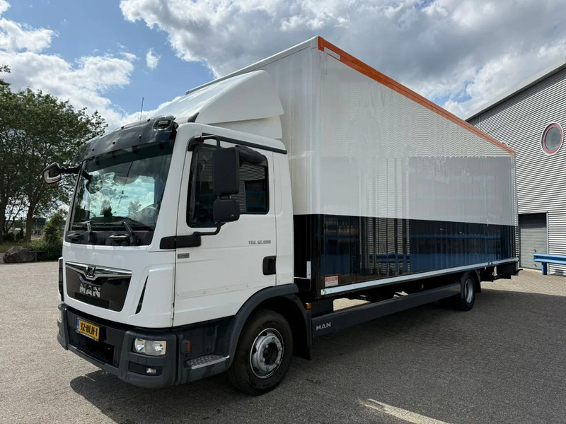 MAN TGL12.190 / NL TRUCK / ONLY:532353 KM / TUV:30-08-2025 / PLATFORM 1500KG / AIRCO / AUTOMATIC / EURO-6 / 2018 - Caminhão furgão: foto 1 MAN TGL12.190 / NL TRUCK / ONLY:532353 KM / TUV:30-08-2025 / PLATFORM 1500KG / AIRCO / AUTOMATIC / EURO-6 / 2018 - Caminhão furgão: foto 1