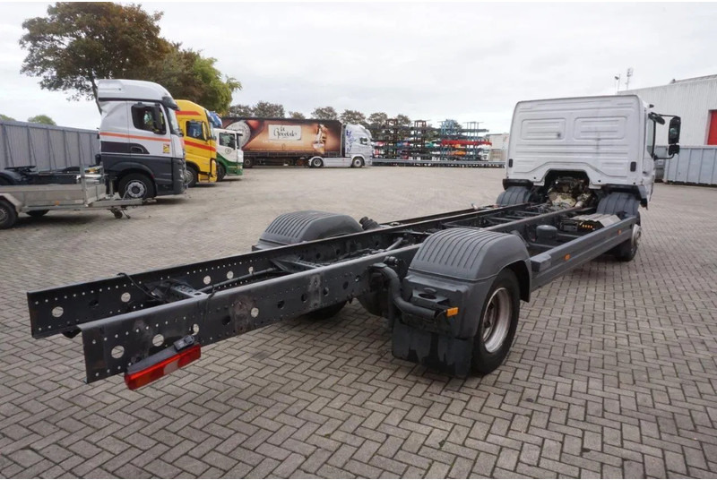 Mercedes-Benz ATEGO 1221 / ENGINE RUNNING / ONLY:253095 KM / AUTOMATIC / EURO-6 / 2017 - Caminhão chassi: foto 4 Mercedes-Benz ATEGO 1221 / ENGINE RUNNING / ONLY:253095 KM / AUTOMATIC / EURO-6 / 2017 - Caminhão chassi: foto 4