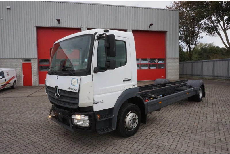 Mercedes-Benz ATEGO 1221 / ENGINE RUNNING / ONLY:253095 KM / AUTOMATIC / EURO-6 / 2017 - Caminhão chassi: foto 1 Mercedes-Benz ATEGO 1221 / ENGINE RUNNING / ONLY:253095 KM / AUTOMATIC / EURO-6 / 2017 - Caminhão chassi: foto 1