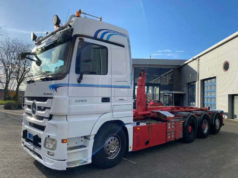 Mercedes-Benz Actros 3260 V8 / 15,9L / 8X4 / BIG AXLE / PALFINGER T26 HOOKLIFT / LIFT+LENKACHSE / FULL-AIR / AIRCO / AUTOMATIC / EURO-5 / 2013 - Caminhão polibenne: foto 3 Mercedes-Benz Actros 3260 V8 / 15,9L / 8X4 / BIG AXLE / PALFINGER T26 HOOKLIFT / LIFT+LENKACHSE / FULL-AIR / AIRCO / AUTOMATIC / EURO-5 / 2013 - Caminhão polibenne: foto 3