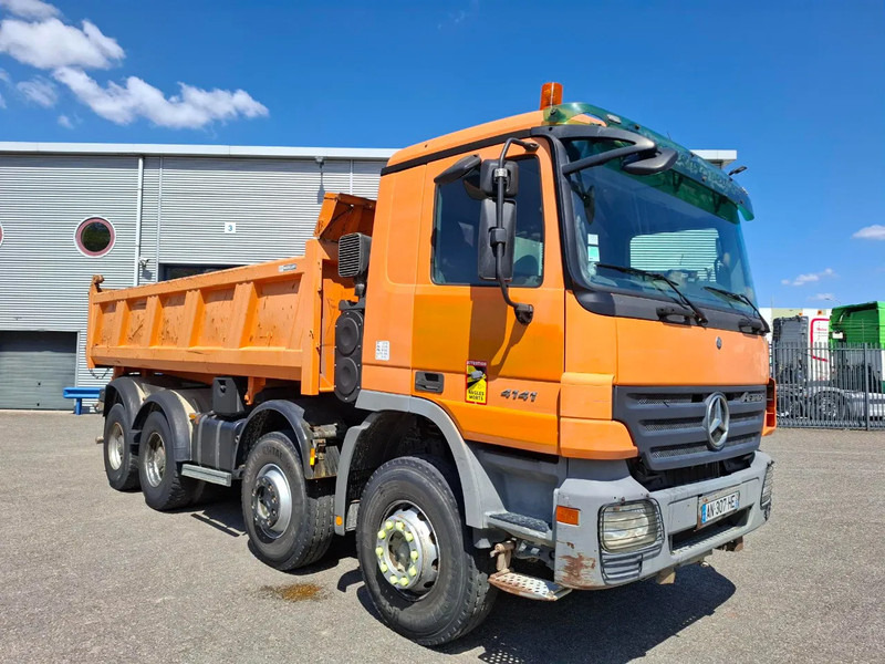 Mercedes-Benz Actros 4141 / 3SIDE MEILLER TIPPER / FULL-STEEL / DRUM BRAKES / ONLY:535937 KM / 2XSTEERING AXLE / AIRCO / AUTOMATIC / EURO-3 / - Caminhão basculante: foto 4 Mercedes-Benz Actros 4141 / 3SIDE MEILLER TIPPER / FULL-STEEL / DRUM BRAKES / ONLY:535937 KM / 2XSTEERING AXLE / AIRCO / AUTOMATIC / EURO-3 / - Caminhão basculante: foto 4