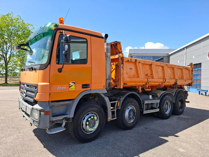 Mercedes-Benz Actros 4141 / 3SIDE MEILLER TIPPER / FULL-STEEL / DRUM BRAKES / ONLY:535937 KM / 2XSTEERING AXLE / AIRCO / AUTOMATIC / EURO-3 / - Caminhão basculante: foto 3 Mercedes-Benz Actros 4141 / 3SIDE MEILLER TIPPER / FULL-STEEL / DRUM BRAKES / ONLY:535937 KM / 2XSTEERING AXLE / AIRCO / AUTOMATIC / EURO-3 / - Caminhão basculante: foto 3