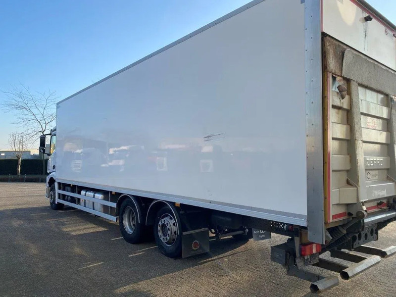 Mercedes-Benz Antos 2533 / LIFT AXLE / HEATED CLOSED BOX / PLATFORM 2000 KG / ONLY:506959 KM / SIDE DOOR / AUTOMATIC / EURO-6 / 2019 - Caminhão furgão: foto 3 Mercedes-Benz Antos 2533 / LIFT AXLE / HEATED CLOSED BOX / PLATFORM 2000 KG / ONLY:506959 KM / SIDE DOOR / AUTOMATIC / EURO-6 / 2019 - Caminhão furgão: foto 3