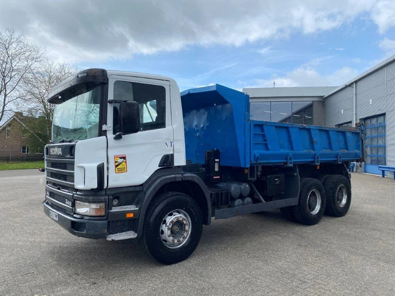 Scania 114-340 / 6X4 / 2 SIDE TIPPER / BIG AXLE / FULL-STEEL / DRUM BRAKES / MANUAL / 1999 - Caminhão basculante: foto 1 Scania 114-340 / 6X4 / 2 SIDE TIPPER / BIG AXLE / FULL-STEEL / DRUM BRAKES / MANUAL / 1999 - Caminhão basculante: foto 1