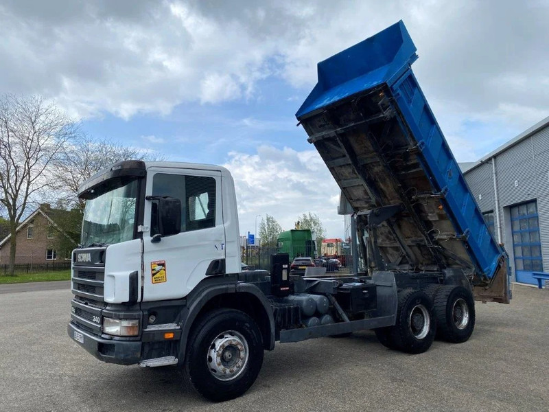Scania 114-340 / 6X4 / 2 SIDE TIPPER / BIG AXLE / FULL-STEEL / DRUM BRAKES / MANUAL / 1999 - Caminhão basculante: foto 2 Scania 114-340 / 6X4 / 2 SIDE TIPPER / BIG AXLE / FULL-STEEL / DRUM BRAKES / MANUAL / 1999 - Caminhão basculante: foto 2