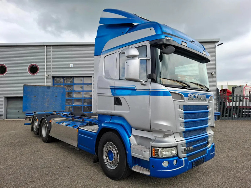 Scania R580 V8 / RETARDER / LIFT+LENKACHSE / FULL-AIR / PLATFORM 2000 KG / LEATHER / AIRCO / AUTOMATIC / EURO-6 / 2014 - Caminhão chassi: foto 2 Scania R580 V8 / RETARDER / LIFT+LENKACHSE / FULL-AIR / PLATFORM 2000 KG / LEATHER / AIRCO / AUTOMATIC / EURO-6 / 2014 - Caminhão chassi: foto 2