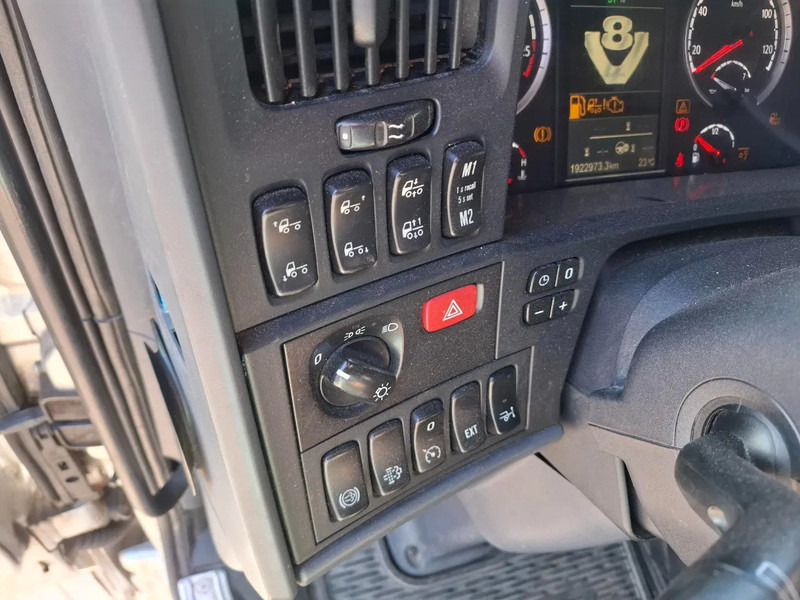 Locação de Scania R580 V8 / RETARDER / LIFT+LENKACHSE / FULL-AIR / PLATFORM 2000 KG / LEATHER / AIRCO / AUTOMATIC / EURO-6 / 2015 Scania R580 V8 / RETARDER / LIFT+LENKACHSE / FULL-AIR / PLATFORM 2000 KG / LEATHER / AIRCO / AUTOMATIC / EURO-6 / 2015: foto 16 Locação de Scania R580 V8 / RETARDER / LIFT+LENKACHSE / FULL-AIR / PLATFORM 2000 KG / LEATHER / AIRCO / AUTOMATIC / EURO-6 / 2015 Scania R580 V8 / RETARDER / LIFT+LENKACHSE / FULL-AIR / PLATFORM 2000 KG / LEATHER / AIRCO / AUTOMATIC / EURO-6 / 2015: foto 16