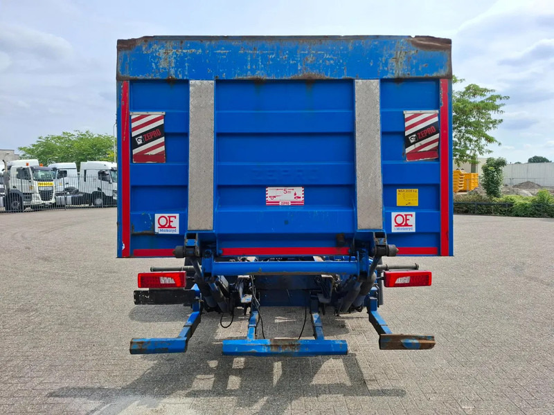 Scania R580 V8 / RETARDER / LIFT+LENKACHSE / FULL-AIR / PLATFORM 2000 KG / LEATHER / AIRCO / AUTOMATIC / EURO-6 / 2015 - Caminhão chassi: foto 4 Scania R580 V8 / RETARDER / LIFT+LENKACHSE / FULL-AIR / PLATFORM 2000 KG / LEATHER / AIRCO / AUTOMATIC / EURO-6 / 2015 - Caminhão chassi: foto 4