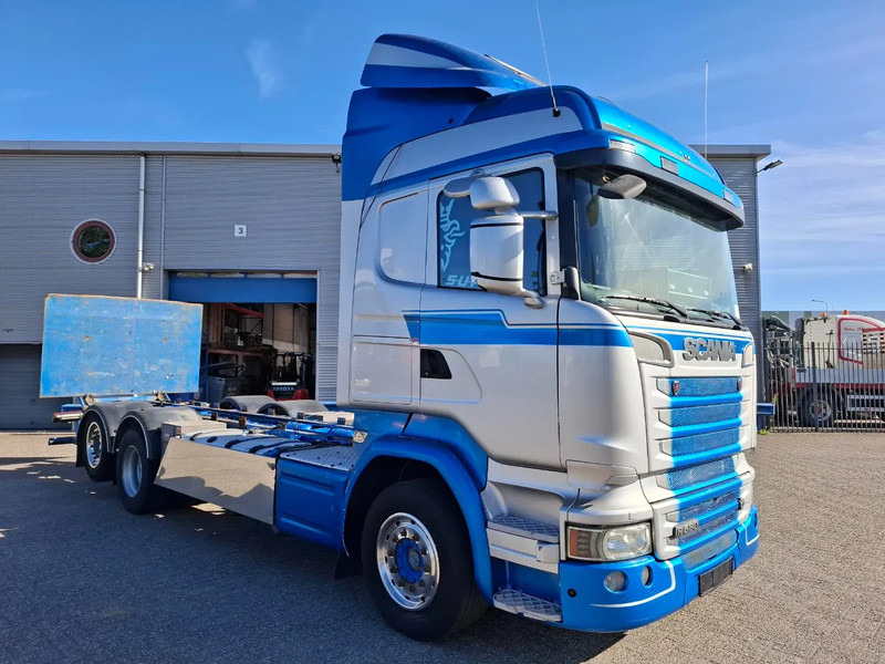 Scania R580 V8 / RETARDER / LIFT+LENKACHSE / FULL-AIR / PLATFORM 2000 KG / LEATHER / AIRCO / AUTOMATIC / EURO-6 / 2015 - Caminhão chassi: foto 2 Scania R580 V8 / RETARDER / LIFT+LENKACHSE / FULL-AIR / PLATFORM 2000 KG / LEATHER / AIRCO / AUTOMATIC / EURO-6 / 2015 - Caminhão chassi: foto 2