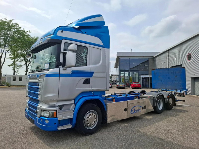Scania R580 V8 / RETARDER / LIFT+LENKACHSE / FULL-AIR / PLATFORM 2000 KG / LEATHER / AIRCO / AUTOMATIC / EURO-6 / 2015 - Caminhão chassi: foto 1 Scania R580 V8 / RETARDER / LIFT+LENKACHSE / FULL-AIR / PLATFORM 2000 KG / LEATHER / AIRCO / AUTOMATIC / EURO-6 / 2015 - Caminhão chassi: foto 1