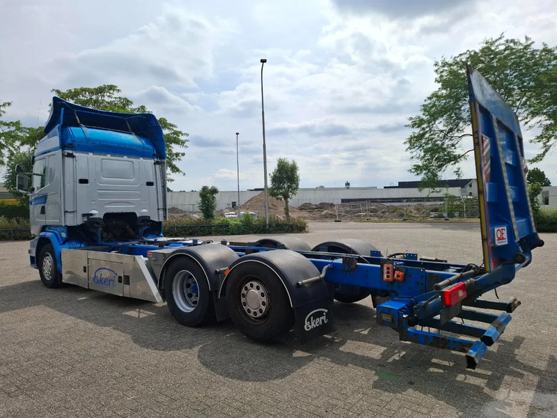 Scania R580 V8 / RETARDER / LIFT+LENKACHSE / FULL-AIR / PLATFORM 2000 KG / LEATHER / AIRCO / AUTOMATIC / EURO-6 / 2015 - Caminhão chassi: foto 3 Scania R580 V8 / RETARDER / LIFT+LENKACHSE / FULL-AIR / PLATFORM 2000 KG / LEATHER / AIRCO / AUTOMATIC / EURO-6 / 2015 - Caminhão chassi: foto 3