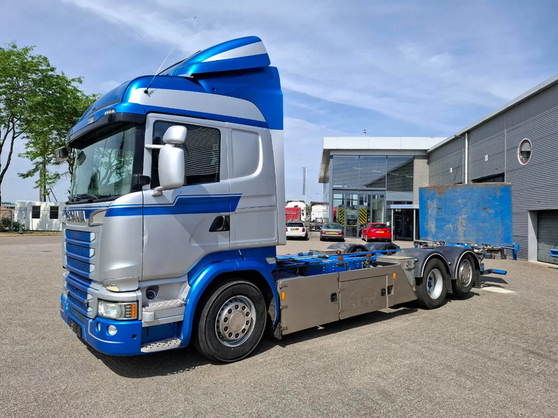 Scania R580 V8 / RETARDER / LIFT+LENKACHSE / FULL-AIR / PLATFORM 2000 KG / NAVI / LEATHER / AIRCO / AUTOMATIC / EURO-6 / 2014 - Caminhão chassi: foto 1 Scania R580 V8 / RETARDER / LIFT+LENKACHSE / FULL-AIR / PLATFORM 2000 KG / NAVI / LEATHER / AIRCO / AUTOMATIC / EURO-6 / 2014 - Caminhão chassi: foto 1