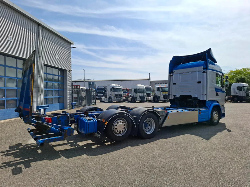 Scania R580 V8 / RETARDER / LIFT+LENKACHSE / FULL-AIR / PLATFORM 2000 KG / NAVI / LEATHER / AIRCO / AUTOMATIC / EURO-6 / 2014 - Caminhão chassi: foto 5 Scania R580 V8 / RETARDER / LIFT+LENKACHSE / FULL-AIR / PLATFORM 2000 KG / NAVI / LEATHER / AIRCO / AUTOMATIC / EURO-6 / 2014 - Caminhão chassi: foto 5