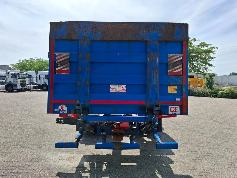 Scania R580 V8 / RETARDER / LIFT+LENKACHSE / FULL-AIR / PLATFORM 2000 KG / NAVI / LEATHER / AIRCO / AUTOMATIC / EURO-6 / 2014 - Caminhão chassi: foto 4 Scania R580 V8 / RETARDER / LIFT+LENKACHSE / FULL-AIR / PLATFORM 2000 KG / NAVI / LEATHER / AIRCO / AUTOMATIC / EURO-6 / 2014 - Caminhão chassi: foto 4