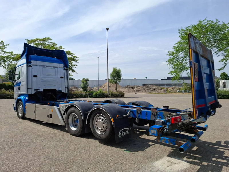 Scania R580 V8 / RETARDER / LIFT+LENKACHSE / FULL-AIR / PLATFORM 2000 KG / NAVI / LEATHER / AIRCO / AUTOMATIC / EURO-6 / 2014 - Caminhão chassi: foto 3 Scania R580 V8 / RETARDER / LIFT+LENKACHSE / FULL-AIR / PLATFORM 2000 KG / NAVI / LEATHER / AIRCO / AUTOMATIC / EURO-6 / 2014 - Caminhão chassi: foto 3