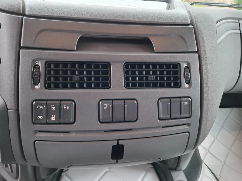 Tractor DAF XF106-460 / DEB / TUV:20-01-2026 / 753438 KM / FRIDGE / ACC / LWDS / GEN2 V2 TACHO / ALCOA / AUTOMATIC / EURO-6 / 2017: foto 19